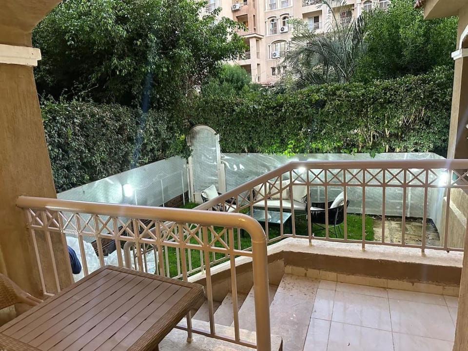 Cozy 2-Bedroom Apartment with Garden & AC, Madinaty Apartment in Cairo Governorate