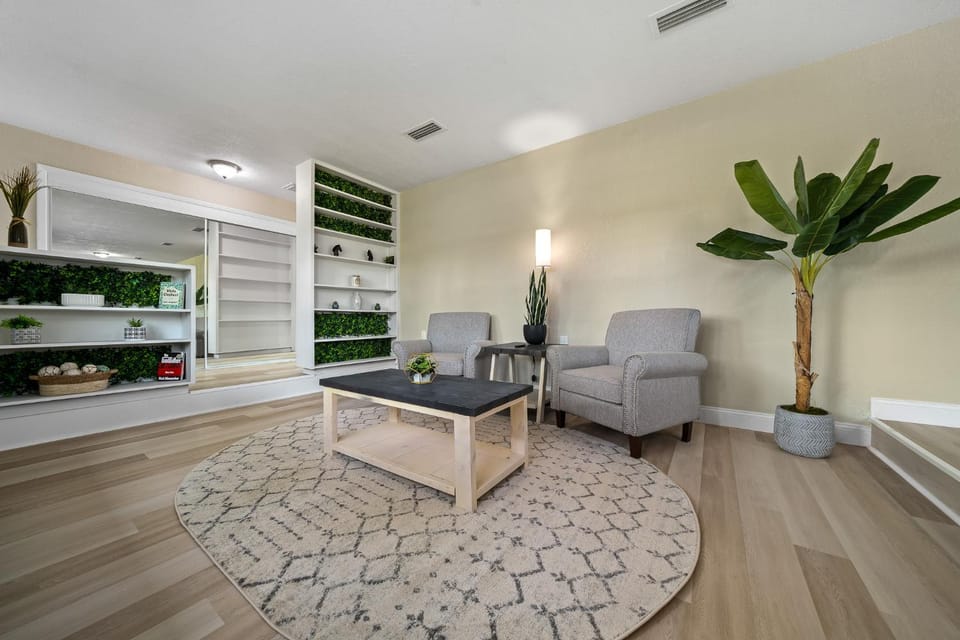 Living room, Seating area, Family