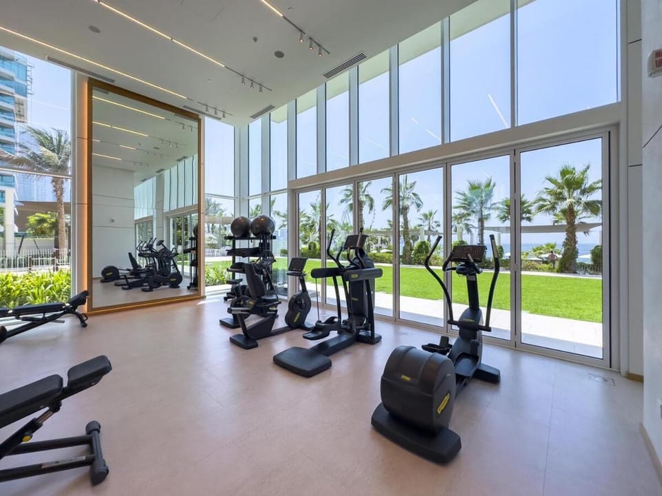 Luxury 2BR with Panoramic Sea View Private Beach Apartment in Dubai