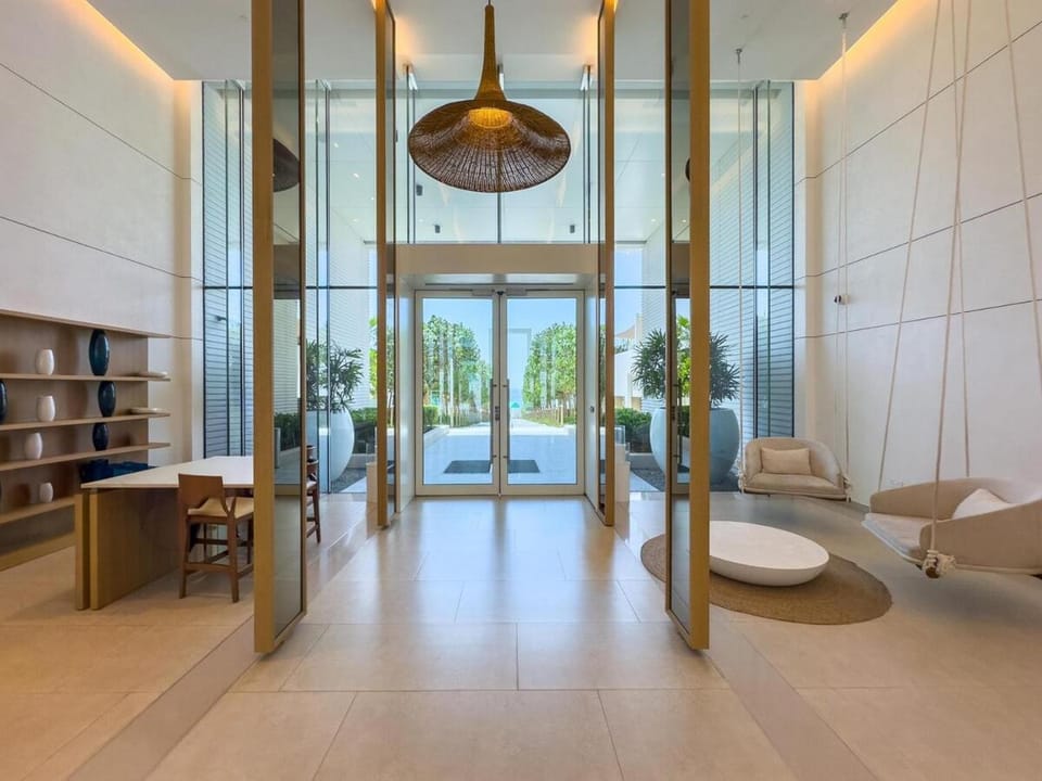 Luxury 2BR with Panoramic Sea View Private Beach Apartment in Dubai