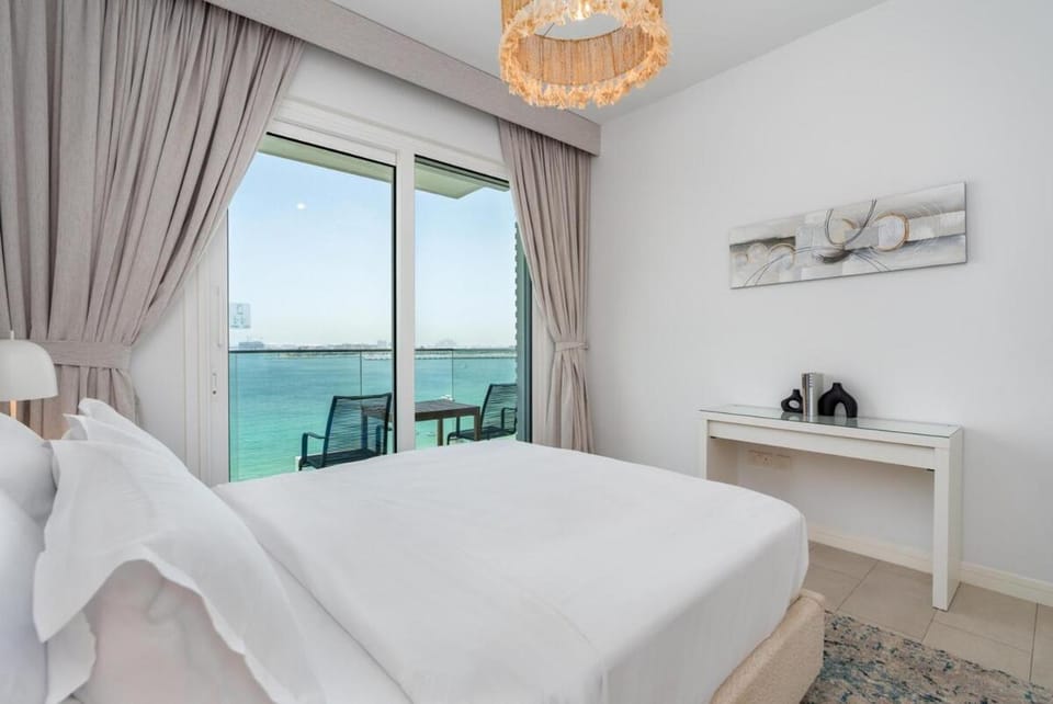 Luxury 2BR with Panoramic Sea View Private Beach Apartment in Dubai