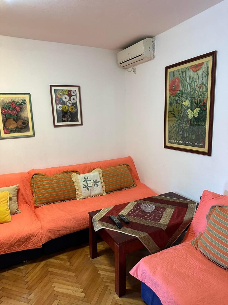 Seating area, air conditioner