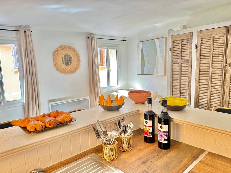 Dining area, Breakfast