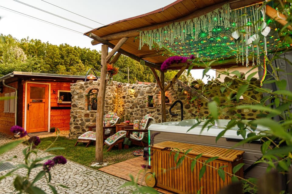 Patio, Garden, Hot Tub, Sauna, Spa and wellness centre/facilities