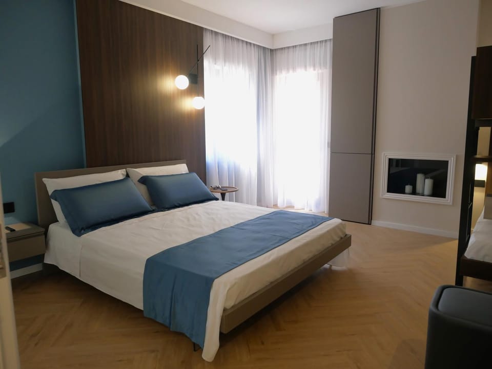 Balcony/Terrace, Photo of the whole room, Bedroom, Parking