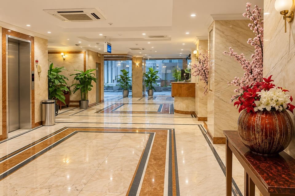 Lobby or reception, Floor plan, elevator