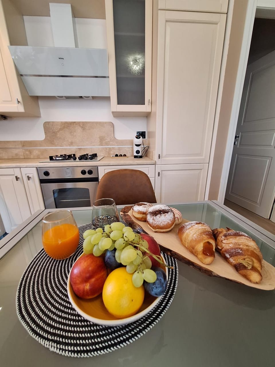 Kitchen or kitchenette, Dining area, Breakfast