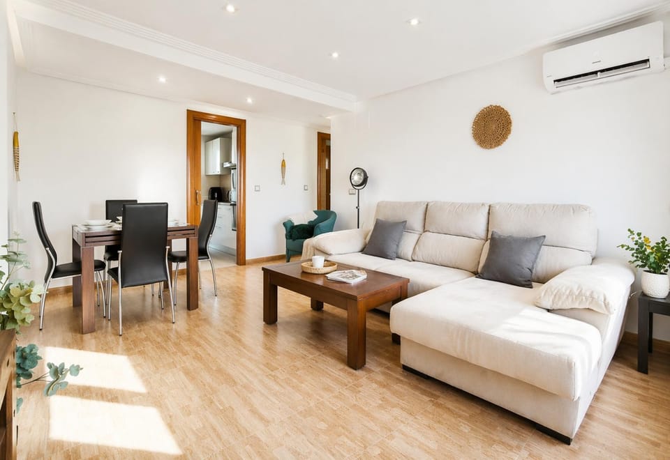 Communal lounge/ TV room, TV and multimedia, Living room, Dining area, heating, internet, air conditioner