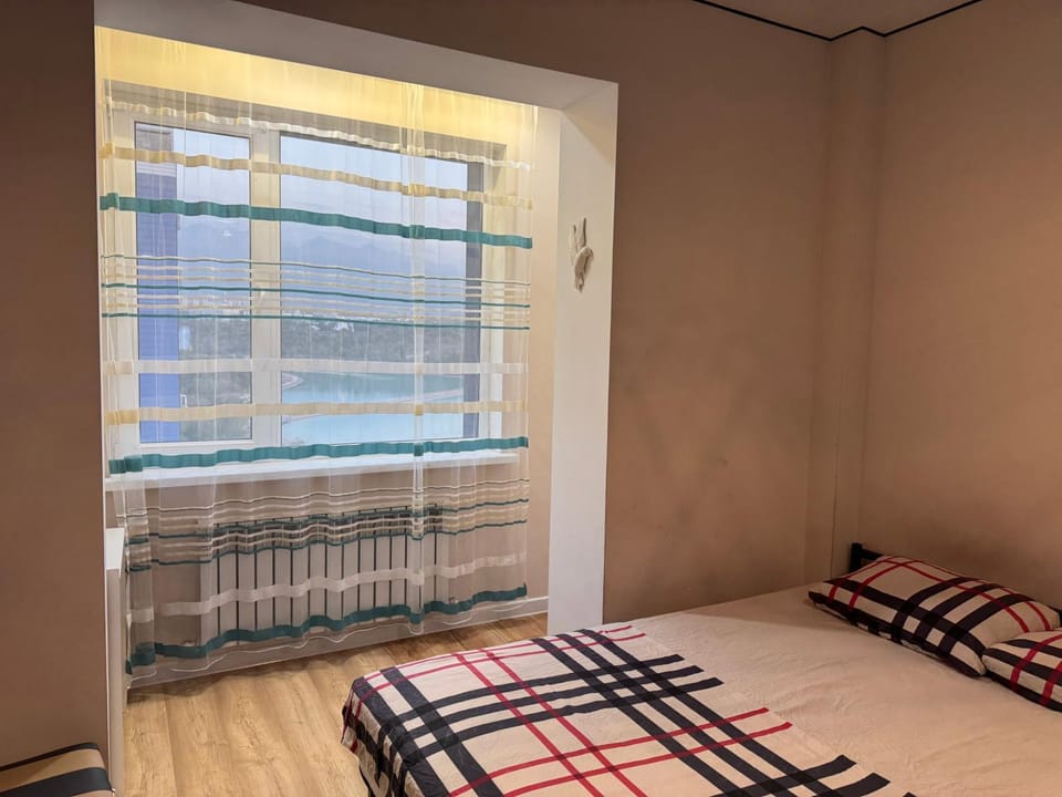 Студия с видом которая посещает 4 человека с ванной Apartment in Almaty