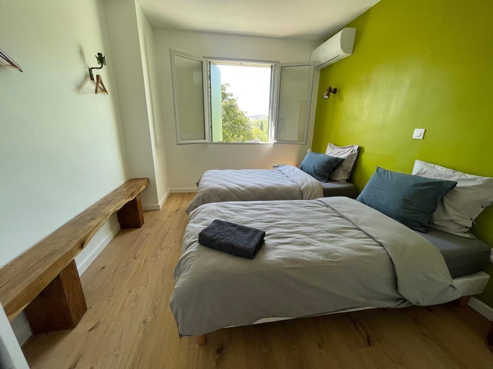 Photo of the whole room, Bedroom
