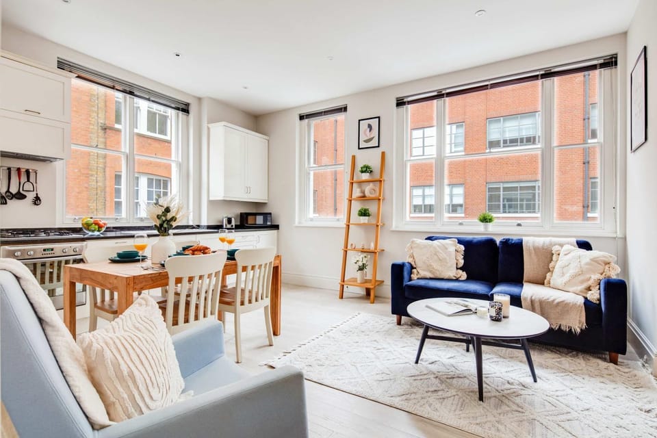 Kitchen or kitchenette, Living room, Seating area, Dining area