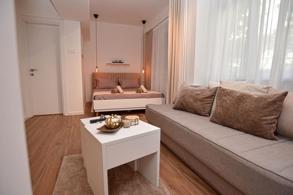 Bed, Living room, Photo of the whole room, Seating area