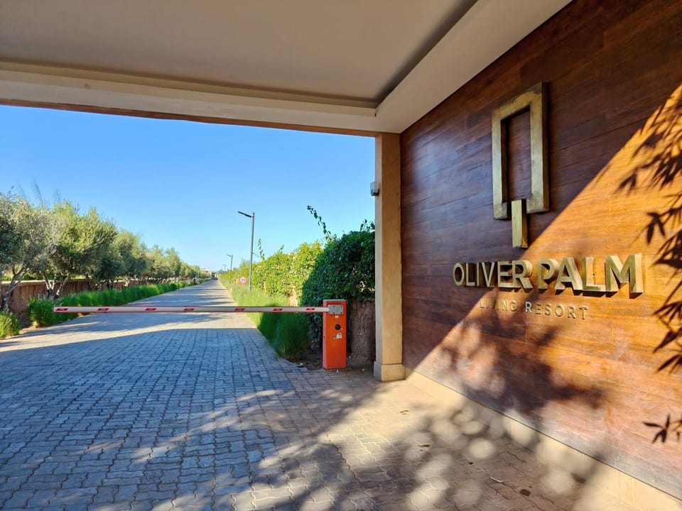 Duplex Premium 3 Suites, Style Villa, Terrasse & Accès direct piscine, Oliver Palm Resort Marrakech House in Marrakesh