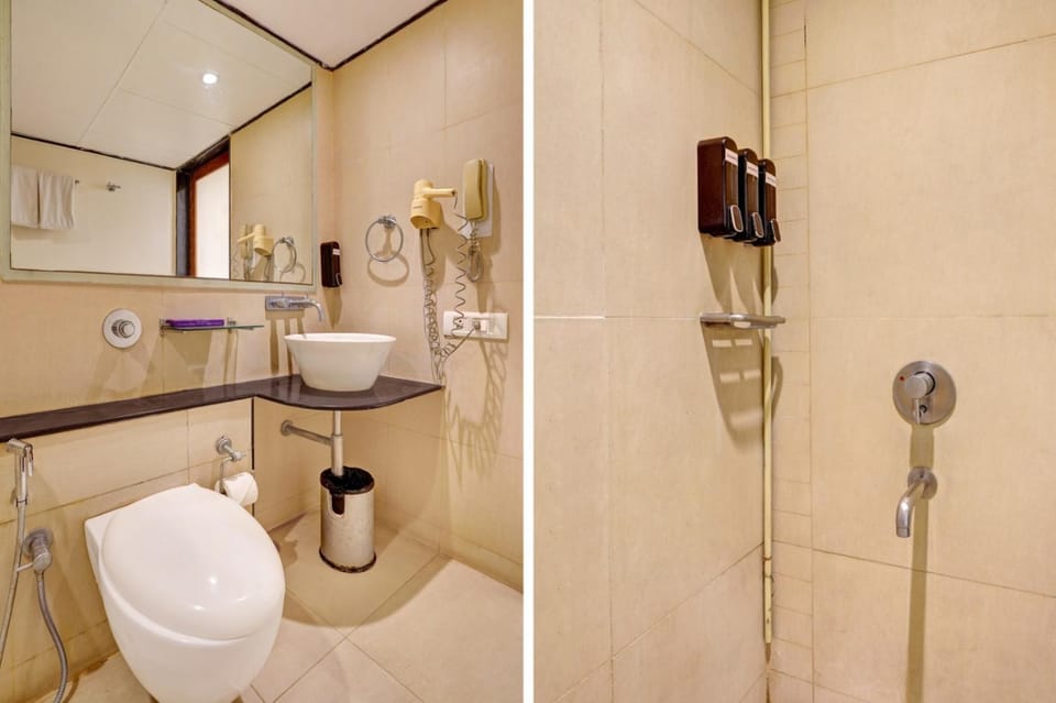 Shower, Toilet, Bathroom, bidet, towels