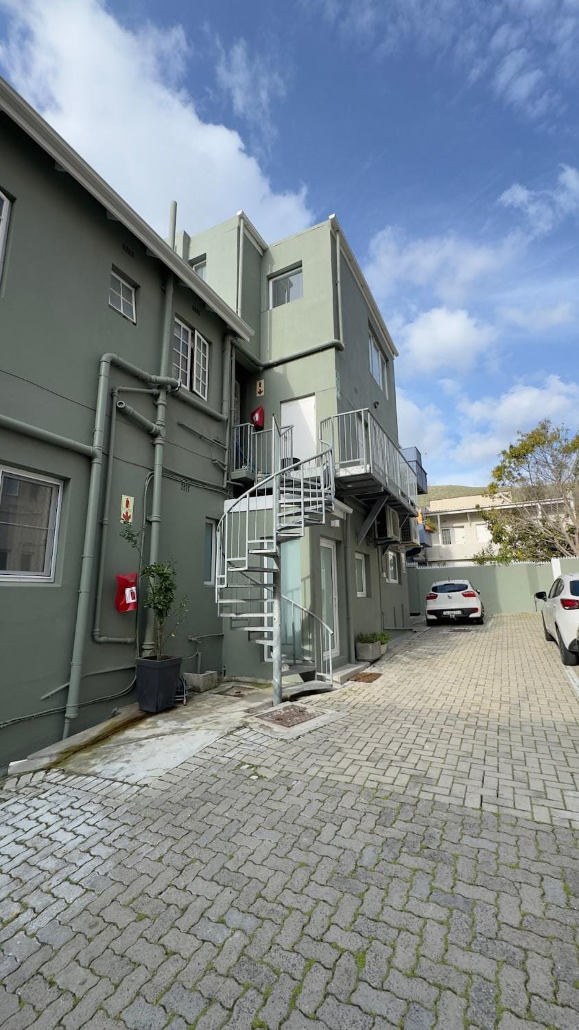 Property building, Neighbourhood, Location