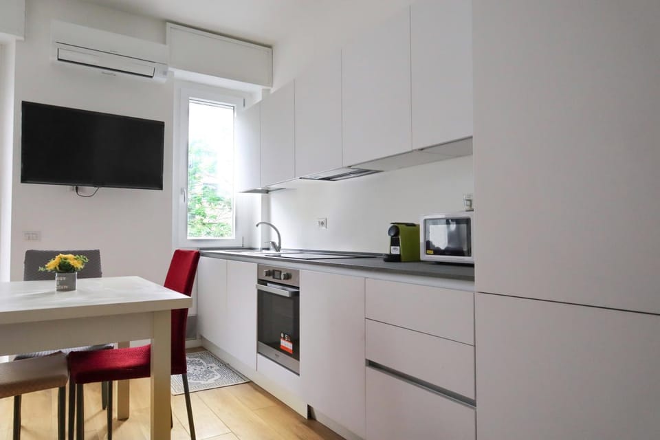 Kitchen or kitchenette, oven, stove