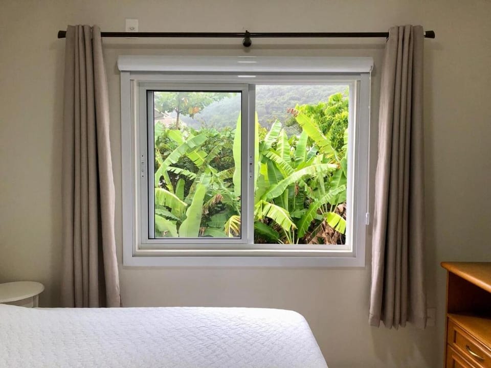 Bed, Bedroom, Garden view