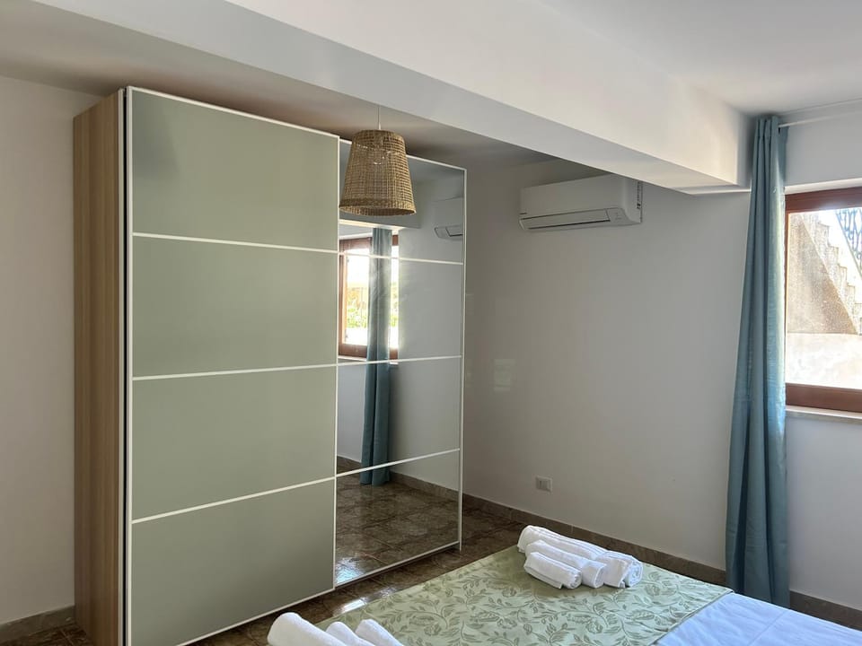 Bedroom, wardrobe