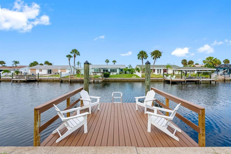 Brand New Saltwater Pool! - Waterfront Canal - Luxury Home Villa in Apollo Beach