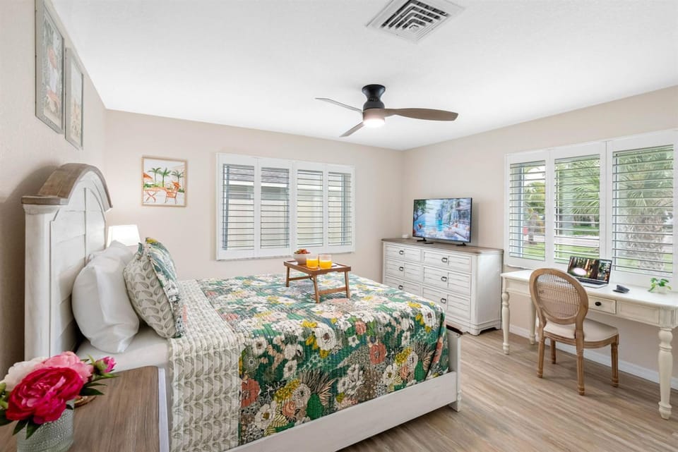Brand New Saltwater Pool! - Waterfront Canal - Luxury Home Villa in Apollo Beach