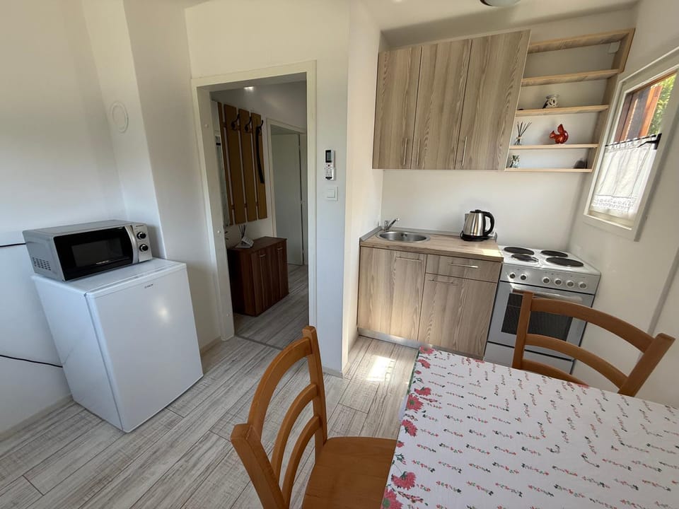 Kitchen or kitchenette, oven, stove