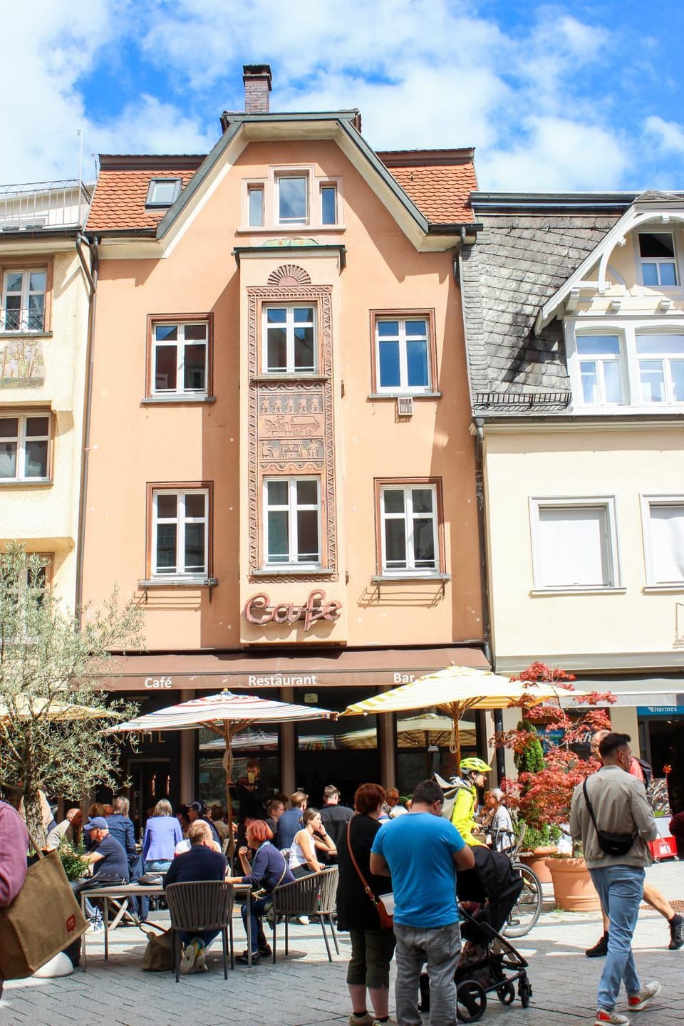 Property building, Restaurant/places to eat