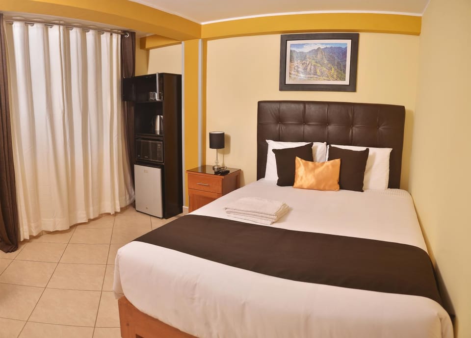 Bed, Photo of the whole room, minibar