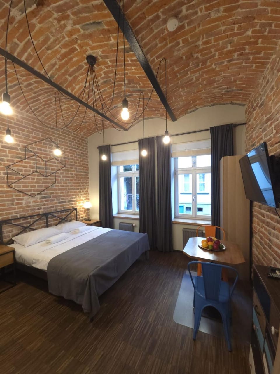 Bed, TV and multimedia, Photo of the whole room, Bedroom