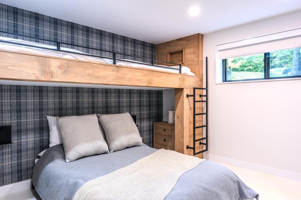 Bed, Photo of the whole room, Bedroom, bunk bed