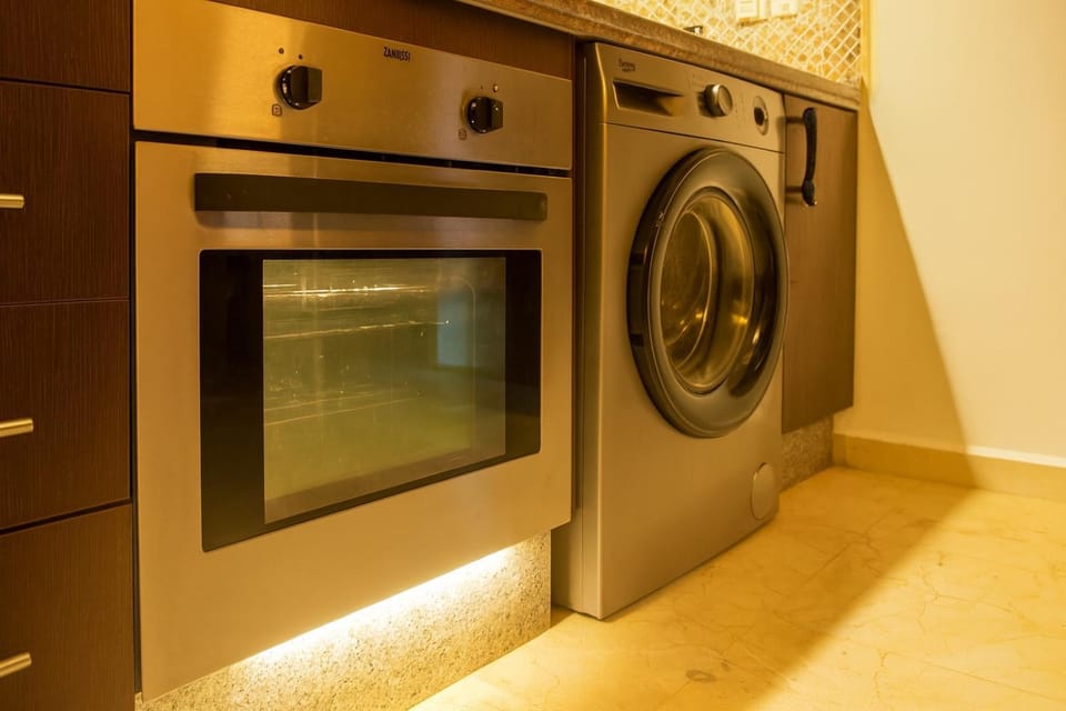 Kitchen or kitchenette, oven, washing machine, dryer