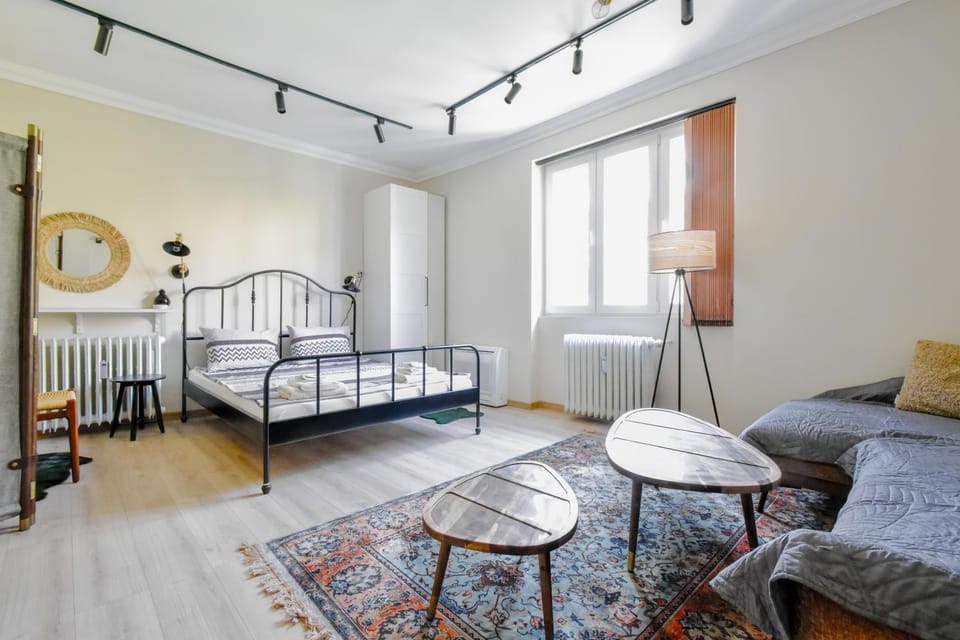 Bed, Living room