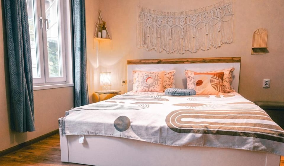 Dream Hill Nest-Boho Vintage Hideaway Apartment in Plovdiv