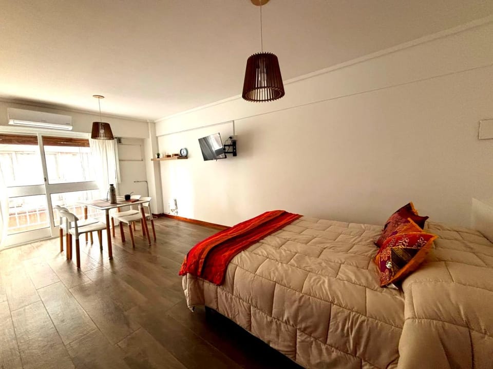 Bed, TV and multimedia, Photo of the whole room