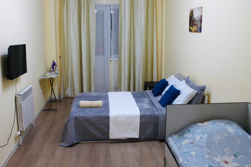 Bed, TV and multimedia, Bedroom