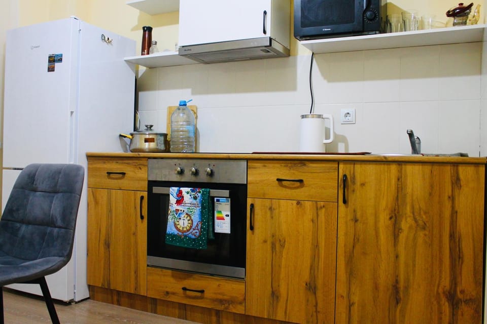Kitchen or kitchenette, oven, stove