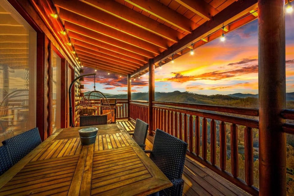 Patio, Natural landscape, View (from property/room), Balcony/Terrace, Seating area, Mountain view, Sunset