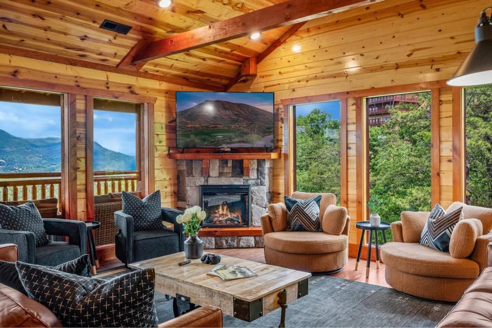 Natural landscape, TV and multimedia, Living room, Evening entertainment, Mountain view