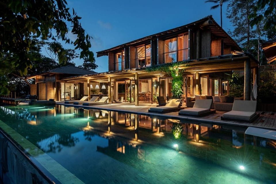 Property building, Facade/entrance, View (from property/room), Balcony/Terrace, Decorative detail, Area and facilities, Swimming pool