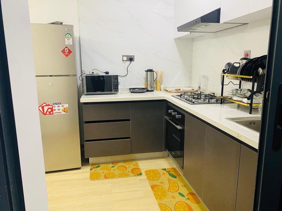 Kitchen or kitchenette, microwave, oven, stove
