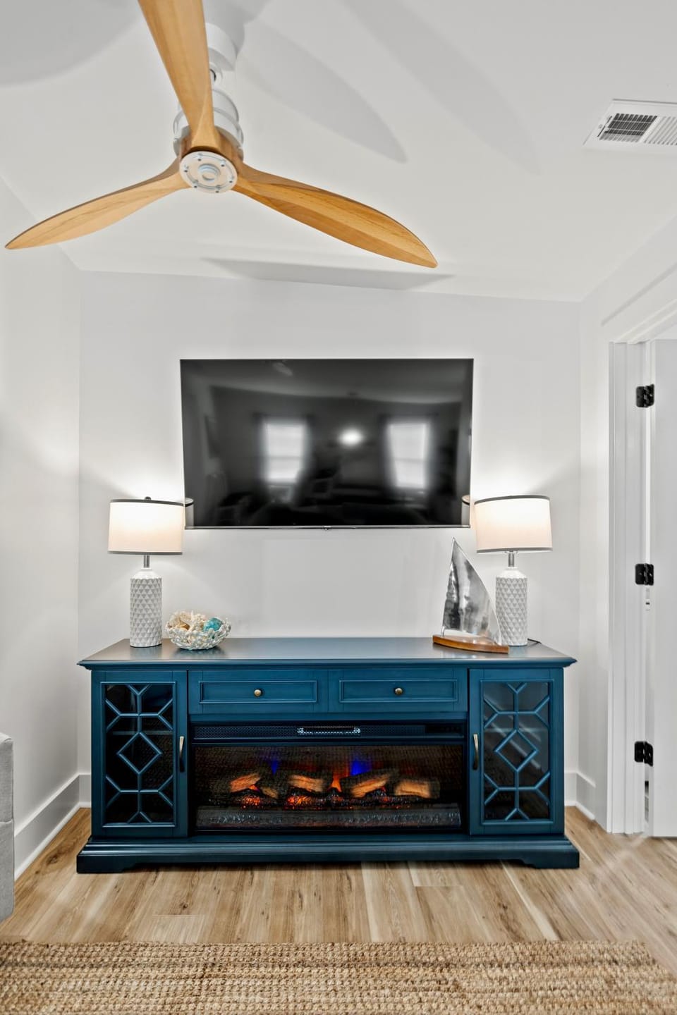 TV and multimedia, fireplace