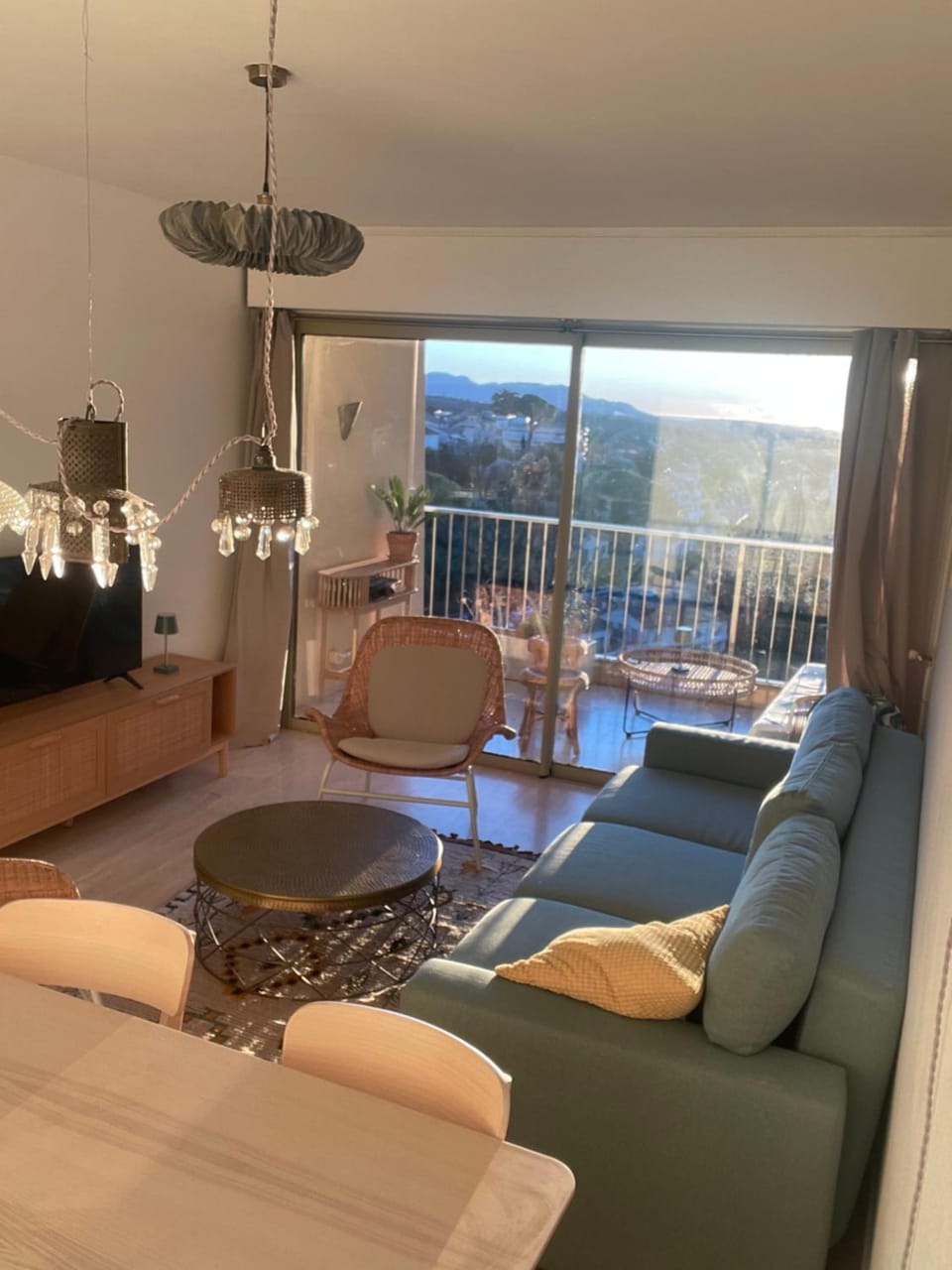 Sunny retreat terrace sea view calm AC Apartment in Vence