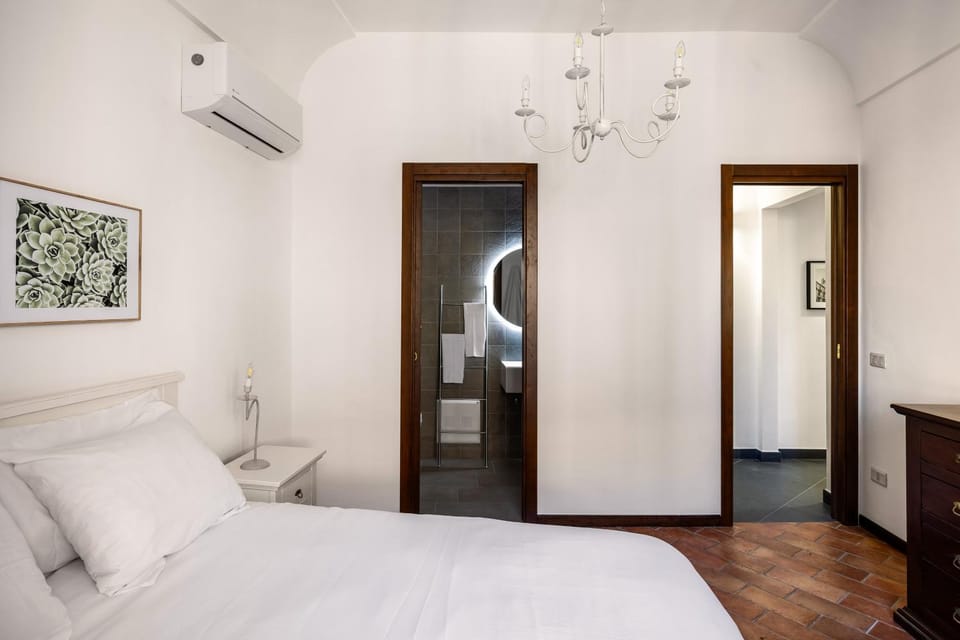 Bed, Photo of the whole room, Bedroom, air conditioner