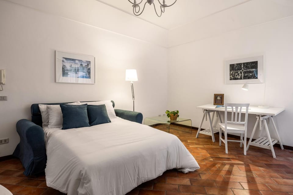 Bed, Seating area