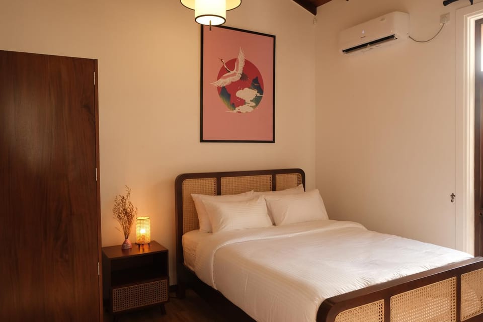 Photo of the whole room, Bedroom