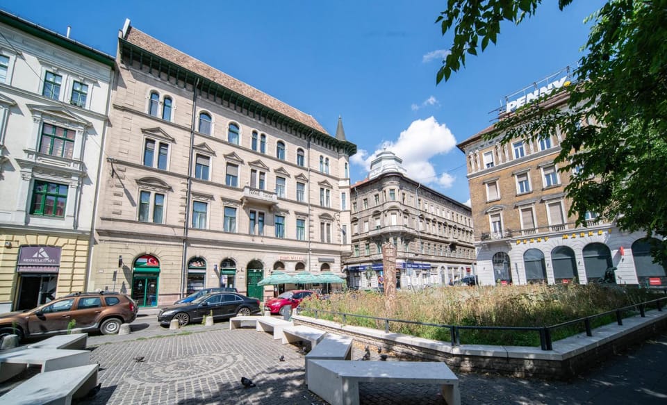 Property building, Neighbourhood, City view, Street view, Location