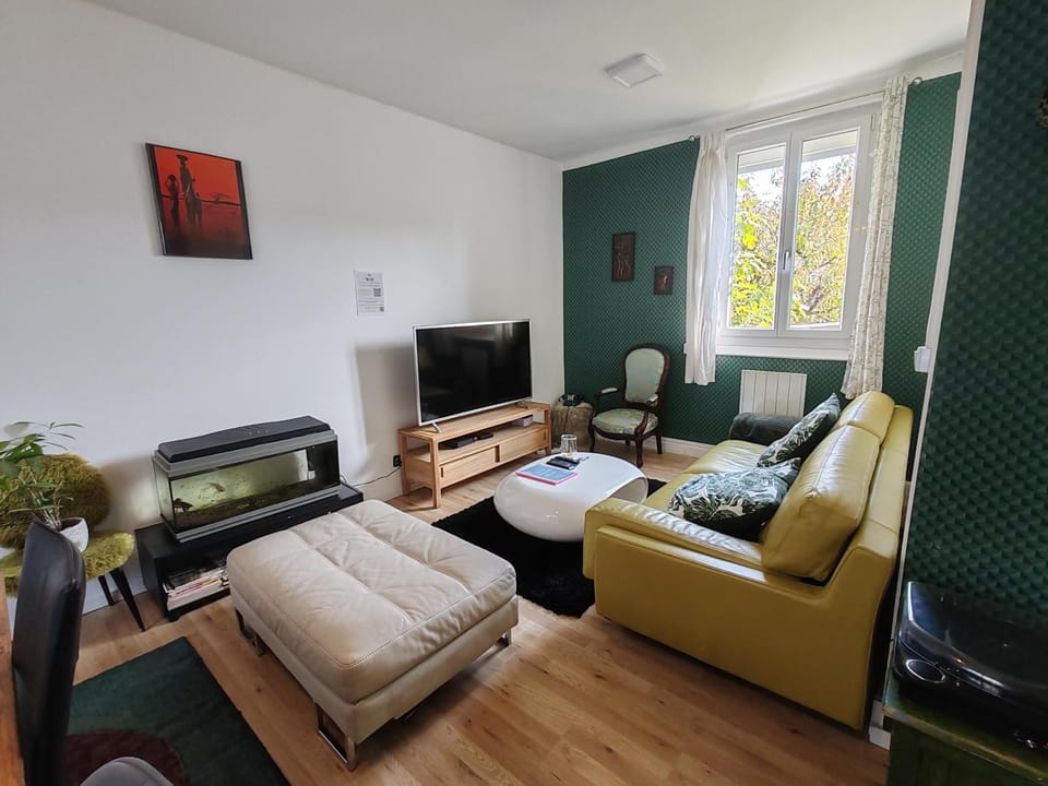 Communal lounge/ TV room, TV and multimedia, Living room, Seating area