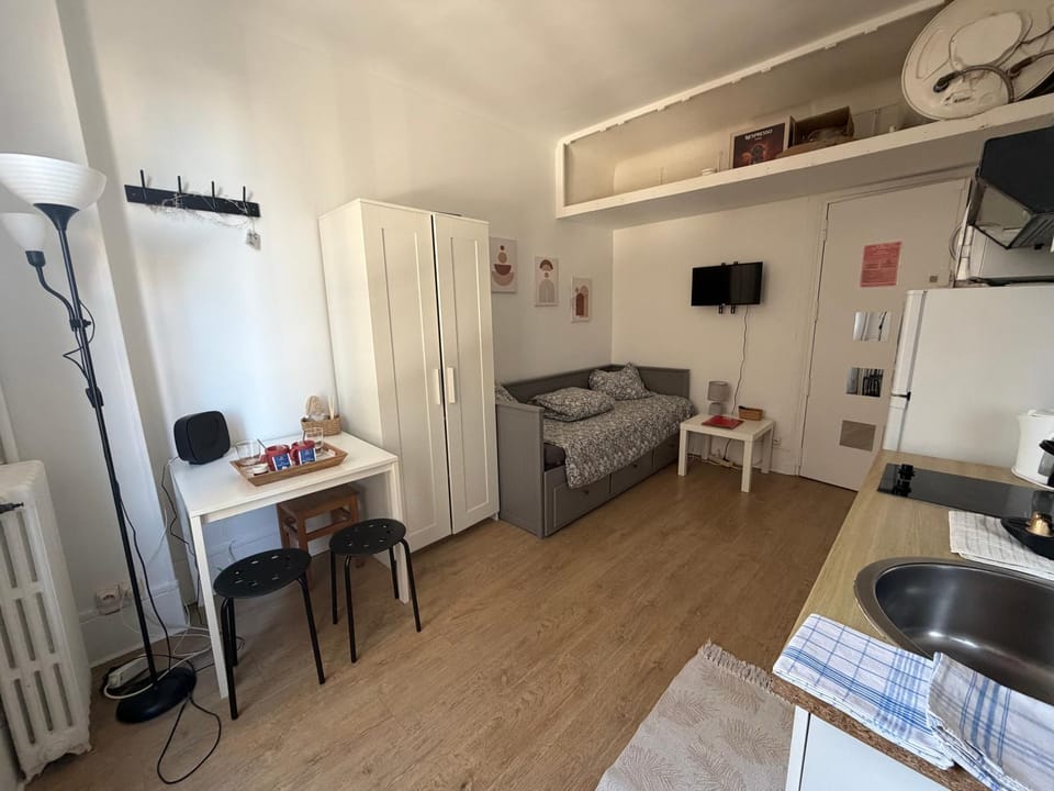 Kitchen or kitchenette, Seating area