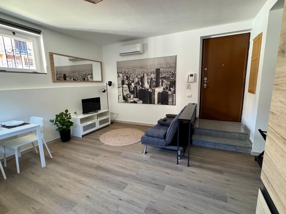 TV and multimedia, Living room, Dining area, air conditioner