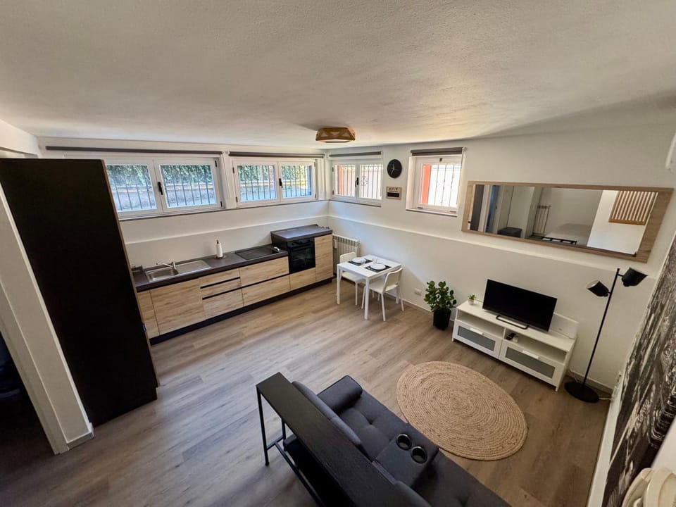 Communal lounge/ TV room, TV and multimedia, Living room, Seating area, Evening entertainment
