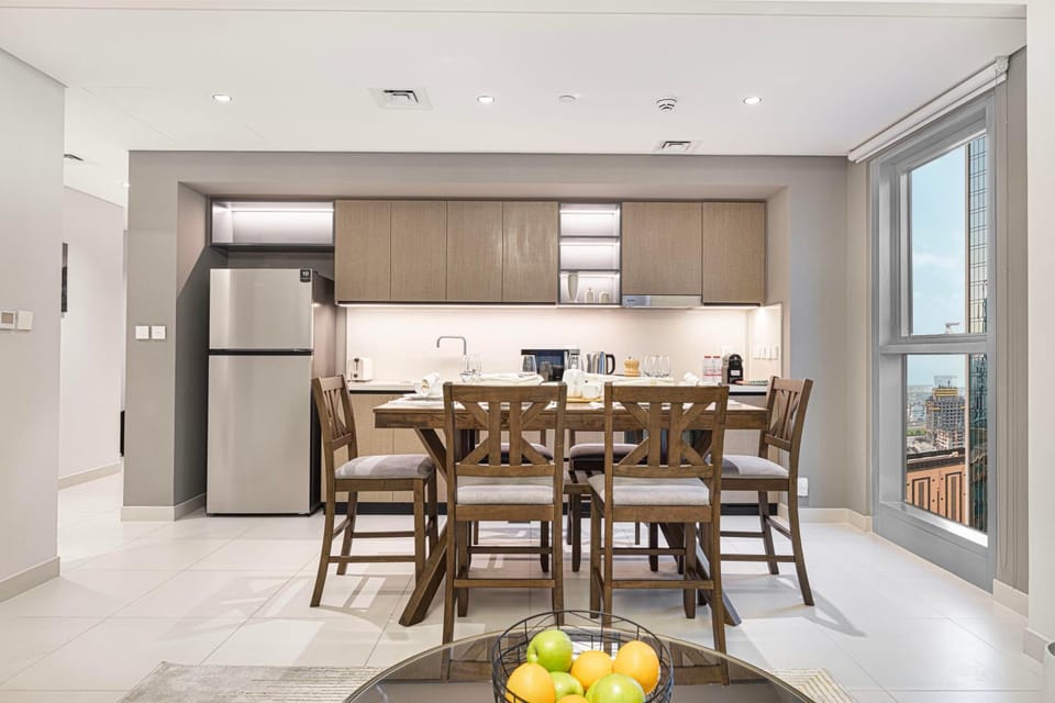 Kitchen or kitchenette, Living room, Seating area, Dining area, oven, stove